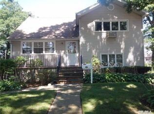 199 Tyrconnell Ave, Massapequa Park, NY 11762