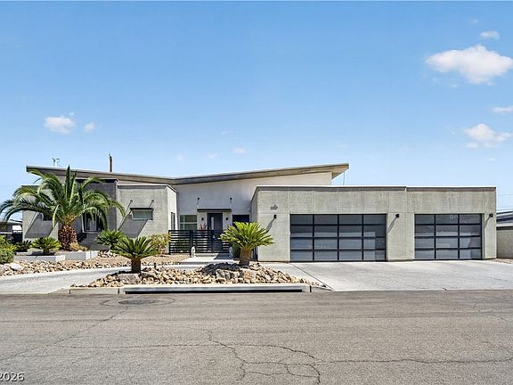 2nd image of 306 E Country Club Dr