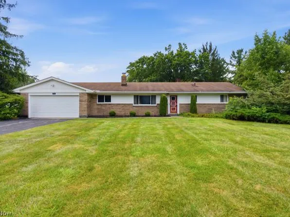 722 Navajo Trl, Macedonia, OH 44056