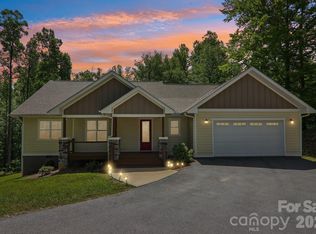 318 Cider Hill Ln, Hendersonville, NC 28792
