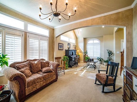 5th image of 2128 N Banbury Ct