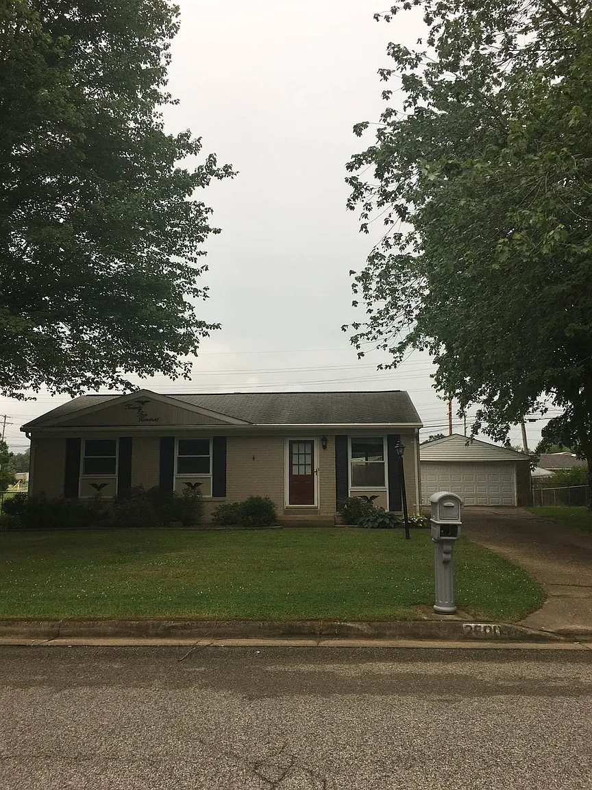 2500 Westchester Dr photo 1