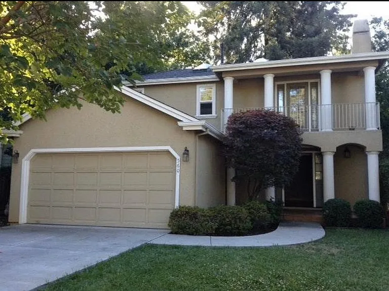 560 Barron Ave — Photo 2