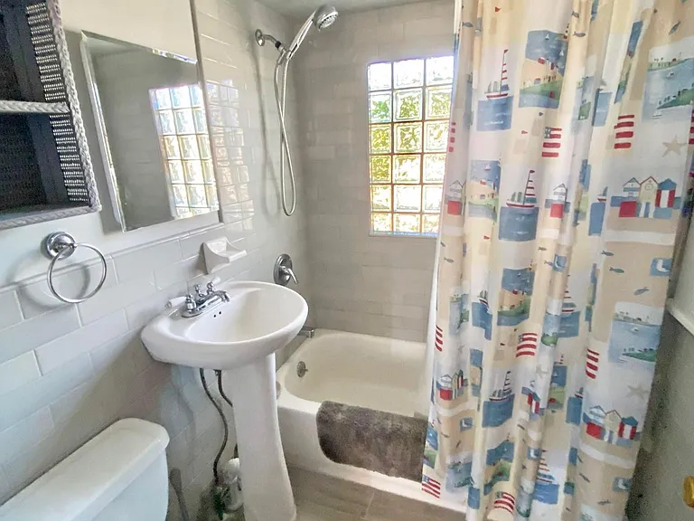 11 Middle Rd — Photo 8
