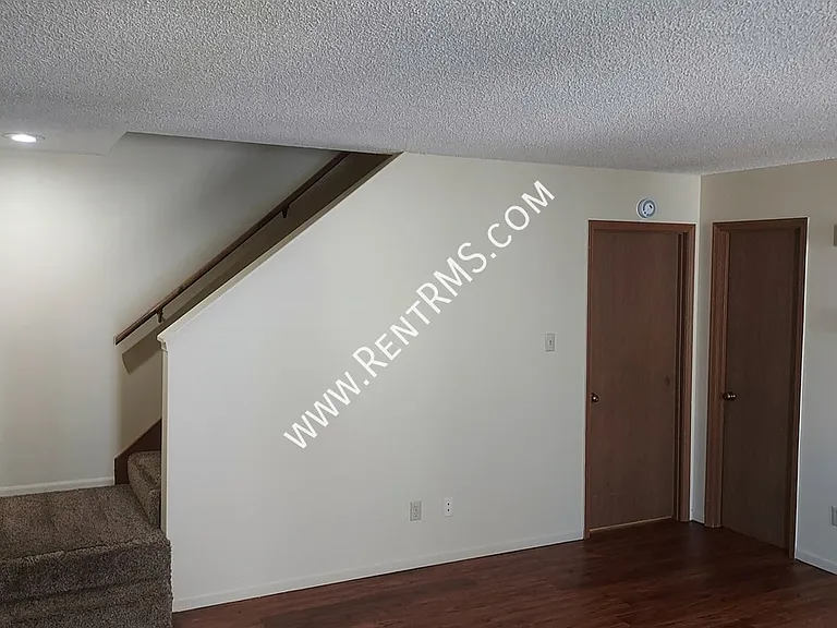 2131 SW Brandywine Ln — Photo 3