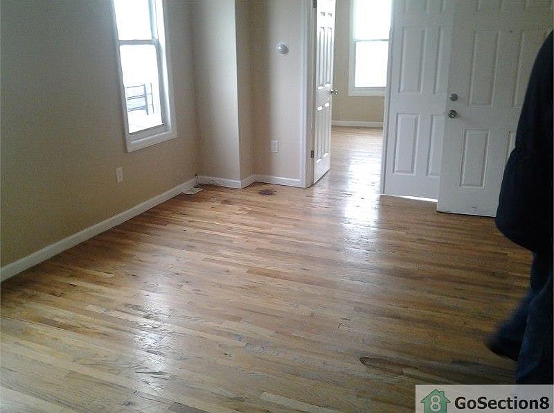 2nd image of 816 S 14th St