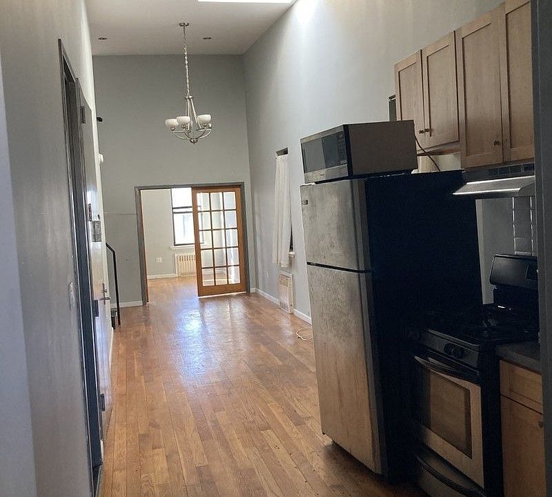 1st image of 182 Jefferson St #3L