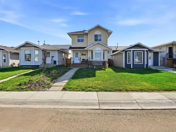 4707 W 44th St, Sylvan Lake, AB T4S 1N5