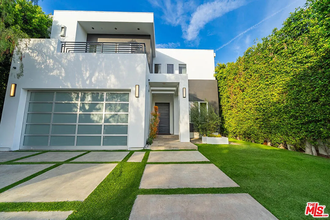 5 bed, 5.5 bath, 4098 sqft, $18,999 — Photo 3