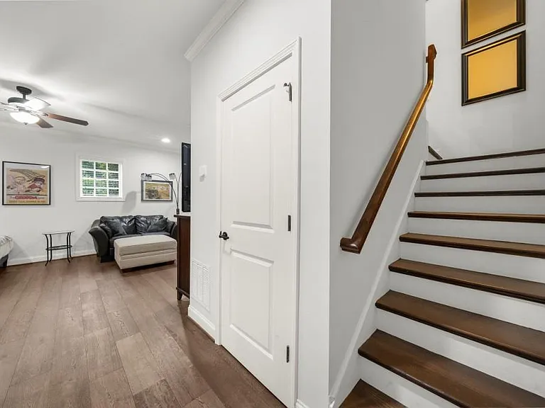 410 Rose Garden Ln — Photo 29