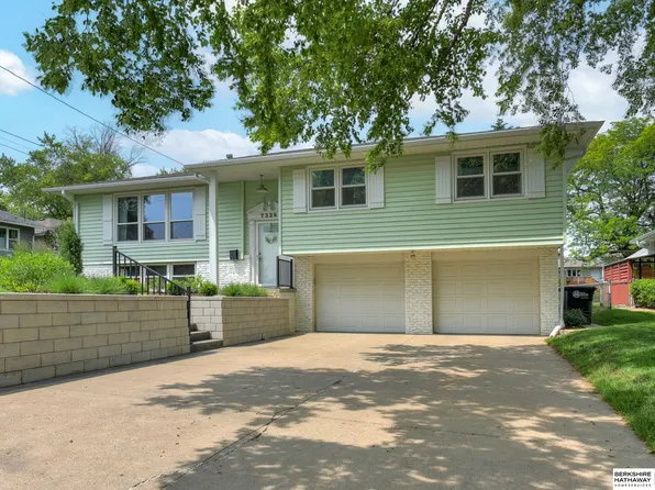 7326 Izard St, Omaha, NE 68114
