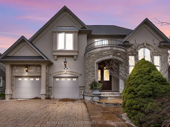 683 Canyon St, Mississauga, ON L5H 4L9