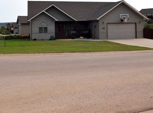 1804 Country Oaks Ln, Spearfish, SD 57783