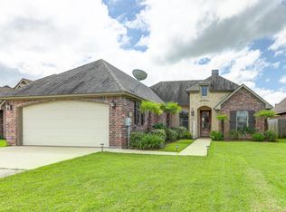 300 Clay Ridge Dr, Youngsville, LA 70592