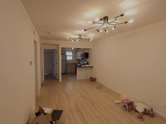 3rd image of 2470 N Clybourn Ave #Ch1
