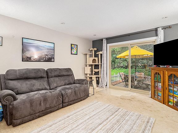 5th image of 7493 Pinegrove Dr