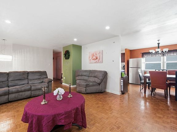 3rd image of 2615 Turtle Creek Dr