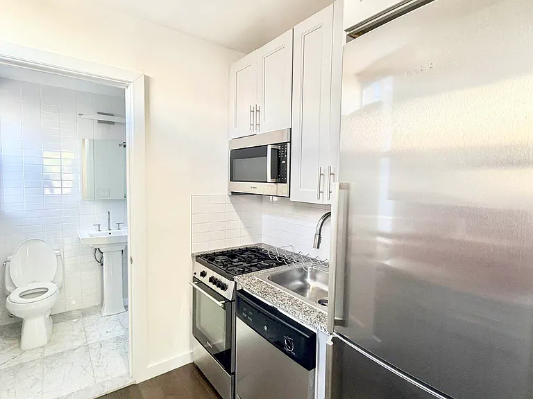 197 E 3rd St #13 — Photo 4