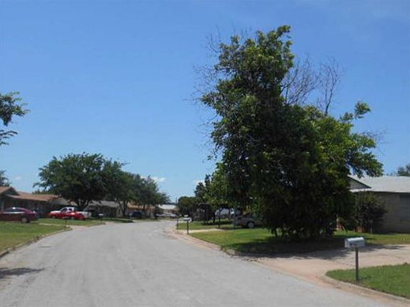 4th image of 900 W Louisa Ave