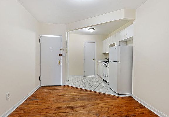 5th image of 107 E 2nd St APT 9