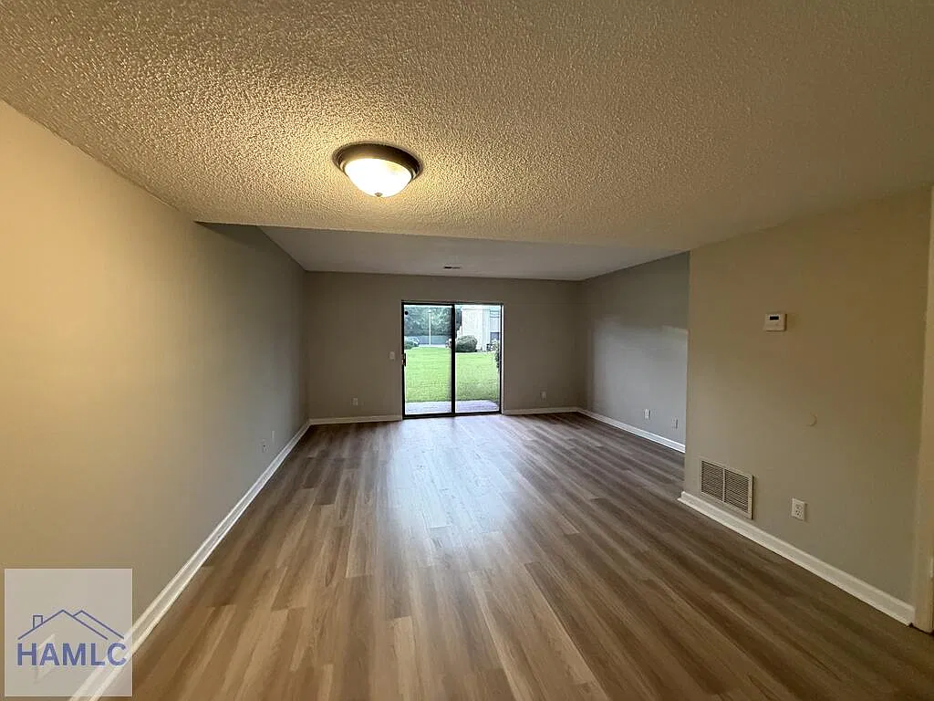 2 bed, 1.5 bath, 1068 sqft, $1,350 — Photo 4