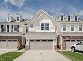 860 Dipper Ln #2, Aurora, OH 44202