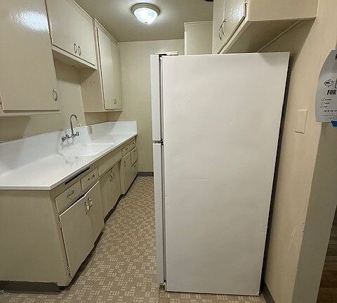 2nd image of 800 E Mira Mar Ave