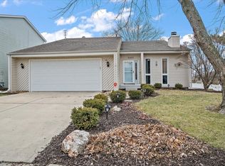 2001 Lake Bluff Rd, Bloomington, IL 61704