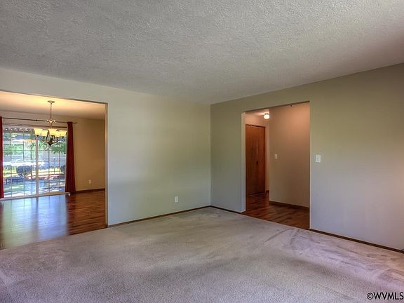 5th image of 910 Sand Piper Ct NE