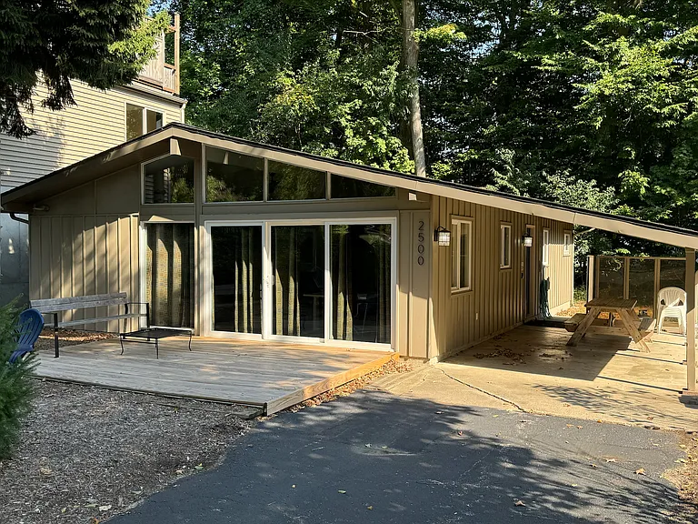 2500 Lakefront Dr — Photo 13