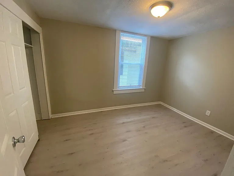 938 N Gray St — Photo 12