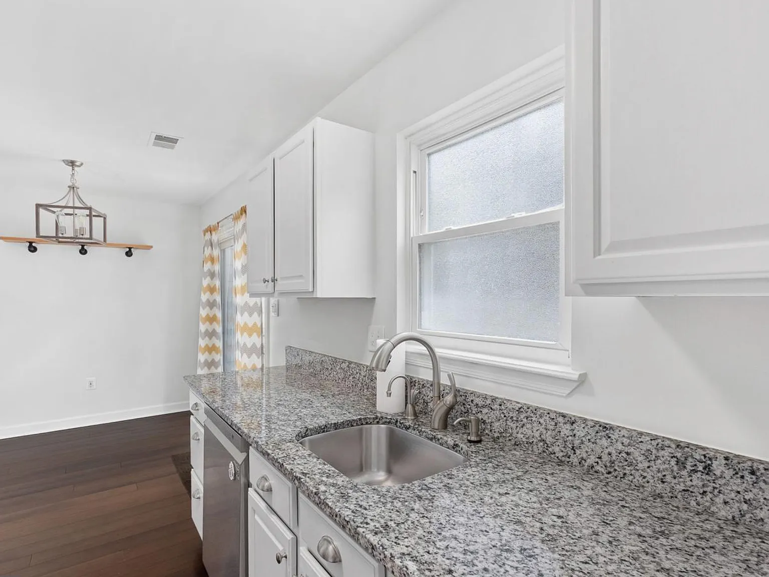 3 bed, 2040 sqft, $2,800 — Photo 3