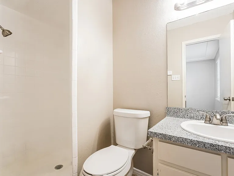 7608 Meadowlark Ln N — Photo 11