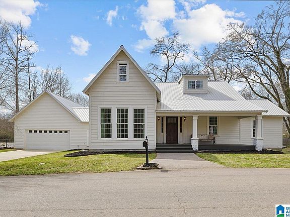 2nd image of 251 Robinson St