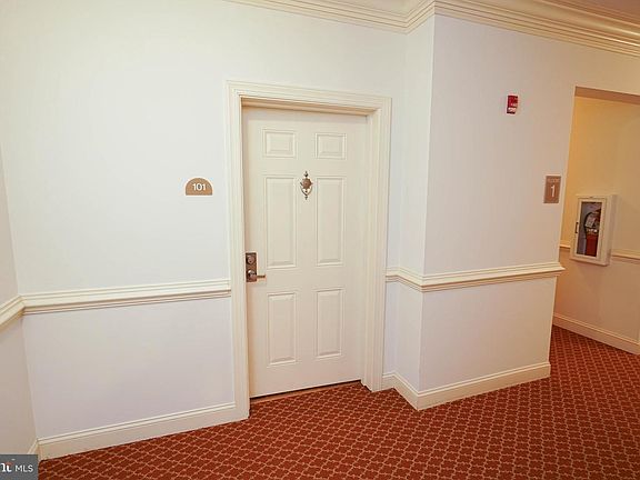 4th image of 854 Tern Ln Unit 101