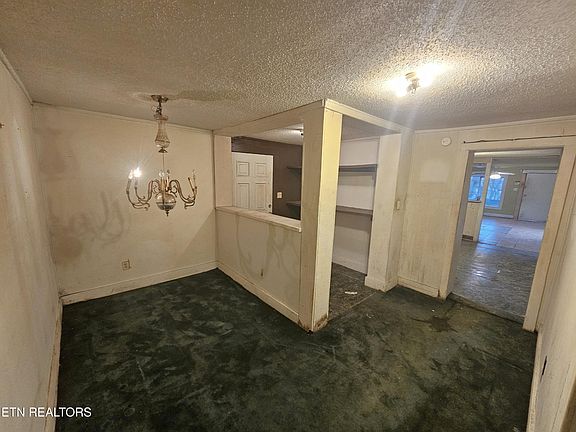 4th image of 2400 Center Ave
