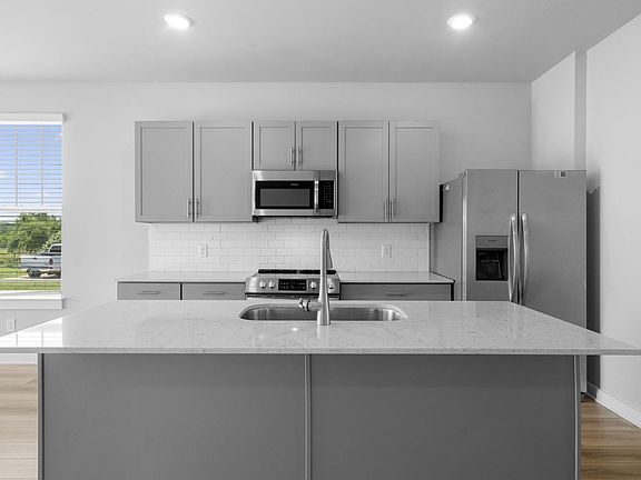 5th image of 349 Casper Dr