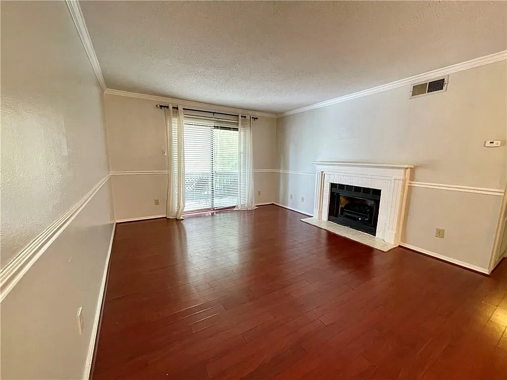 2 bed, 2.0 bath, 1080 sqft, $1,300 — Photo 2
