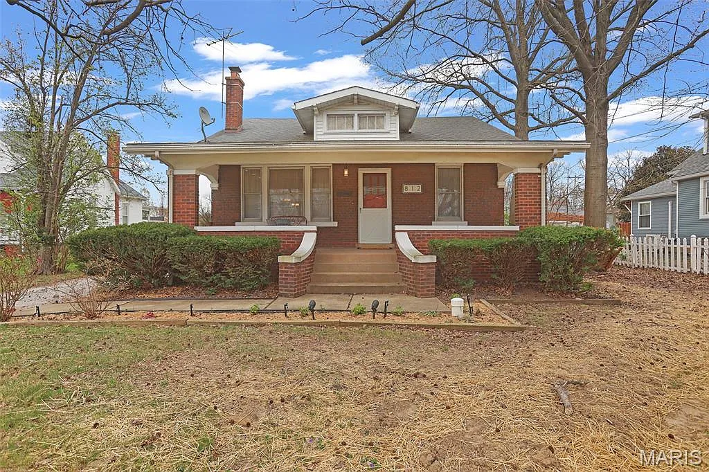 812 Hillsboro Ave photo 1