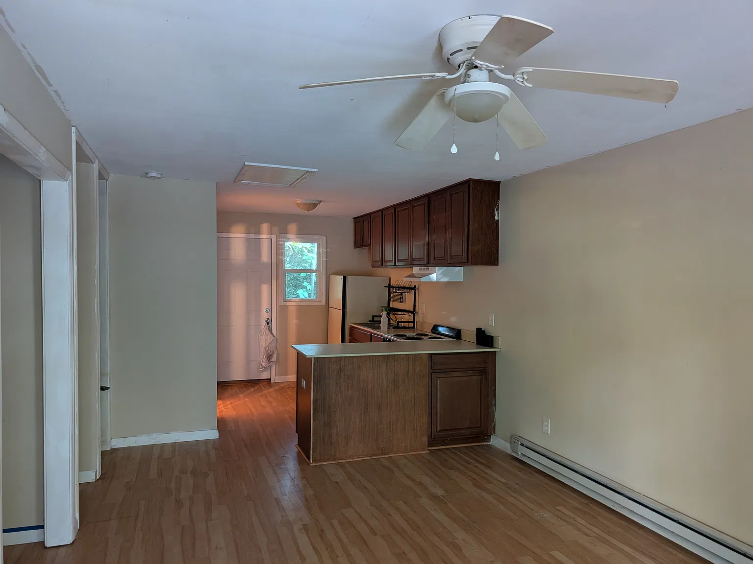 Studio, $565 — Photo 1