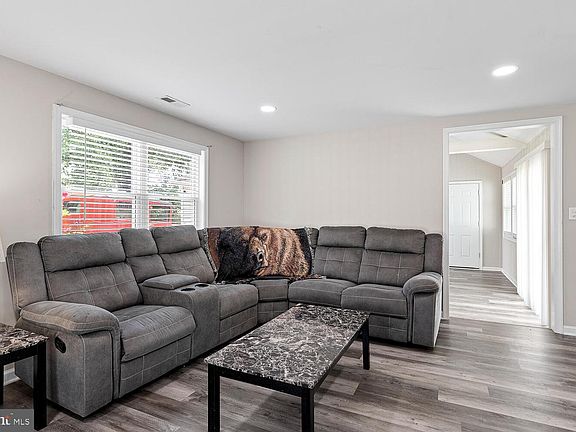 4th image of 45 Maple Shade Ln