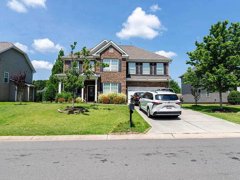 435 Castlebury Ct — Photo 10