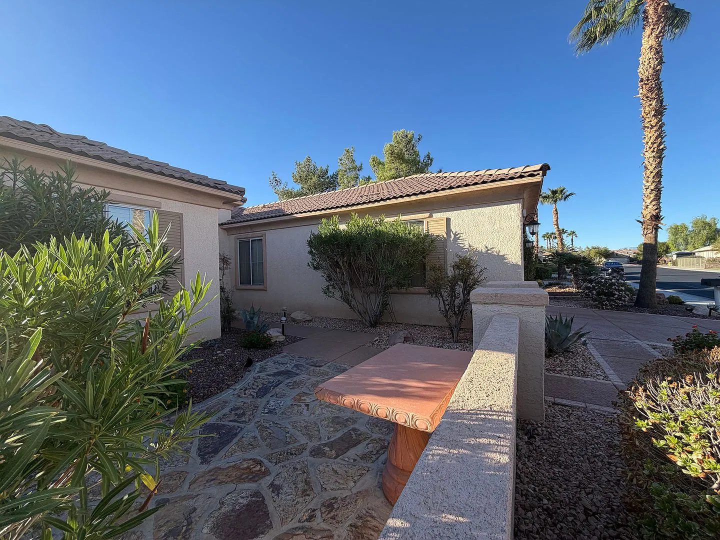 Fantastic single-story home in a premier age-restricted, gated golf community in Summerlin! — Photo 2