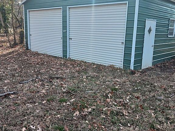 Metal garage...24x32