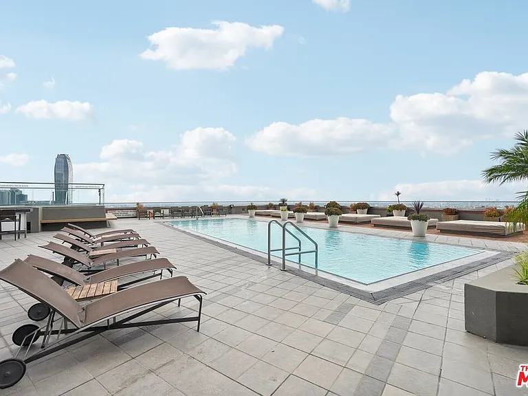 1100 Wilshire Blvd #3504 — Photo 29