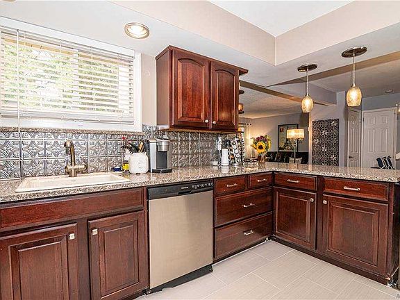 4th image of 230 Springmeadow Dr Unit H