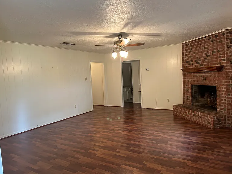 3404 Live Oak Dr — Photo 3