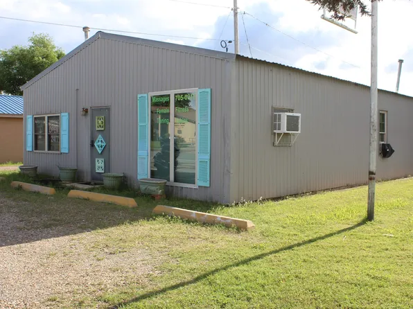 715 N Main St, Vici, OK 73859