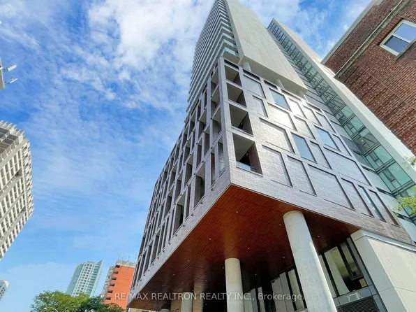 81 Wellesley St E #2001, Toronto, ON M4Y 0C5