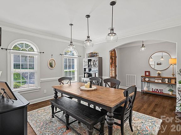 3rd image of 7809 Oak Haven Ln